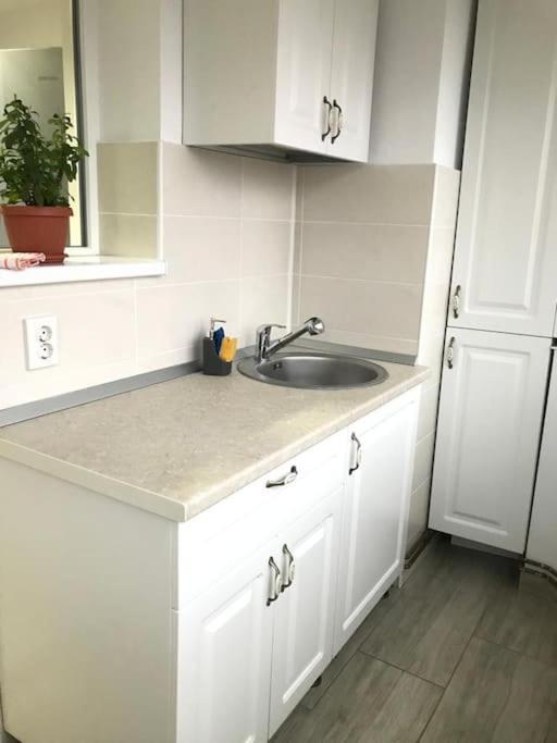 Apartament Spatios In Орадя Экстерьер фото
