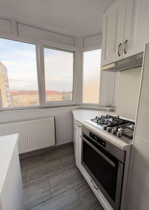 Apartament Spatios In Орадя Экстерьер фото